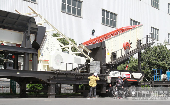 到紅星機(jī)器廠(chǎng)區(qū)參觀考察設(shè)備