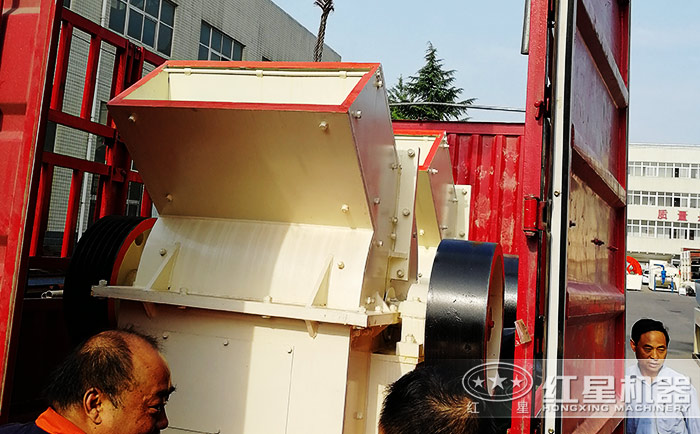 小型錘式破碎機(jī)發(fā)貨現(xiàn)場(chǎng)