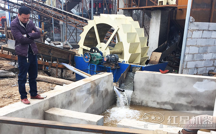 簡單的人工洗山沙加工現場