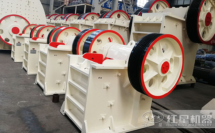 紅星機器專業的打石機設備生產車間