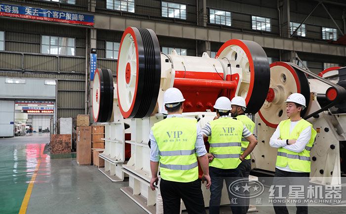 客戶到紅星機器廠區參觀設備