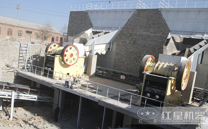 顎式柴油破碎機加工現場