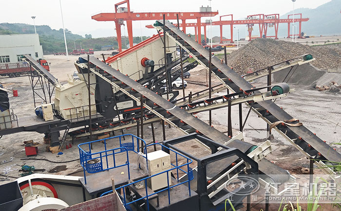 兩臺移動破碎機聯合作業生產沙子 兩臺移動破碎機聯合作業生產沙子