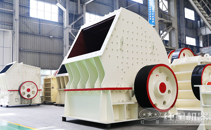 重錘式粉碎機設備生產車間