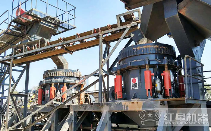 圓錐破碎石頭機大型石料加工現場