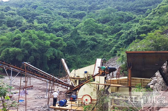 PCZ重錘式破碎設備加工現場 PCZ重錘式破碎設備加工現場