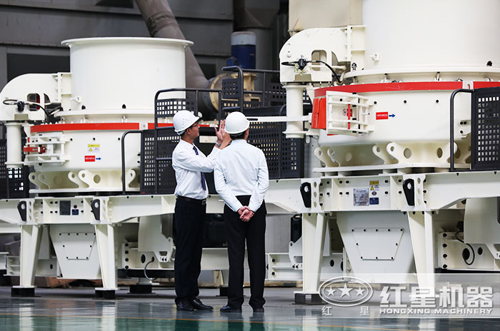 客戶到紅星機器廠區參觀考察HVI制砂機