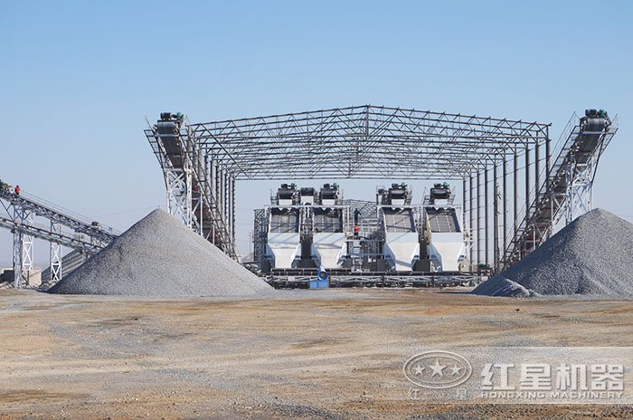 大型砂石加工現(xiàn)場(chǎng) 大型砂石加工現(xiàn)場(chǎng)