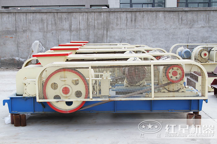 對(duì)輥式破碎機(jī)設(shè)備,價(jià)格優(yōu)惠 對(duì)輥式破碎機(jī)設(shè)備,價(jià)格優(yōu)惠