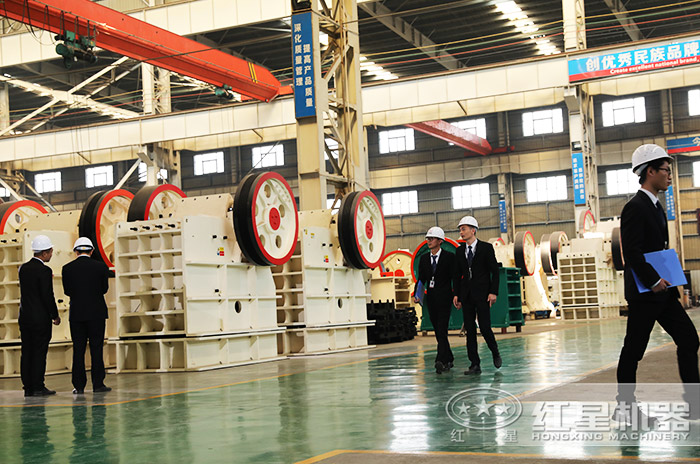 客戶到紅星機(jī)器廠區(qū)參觀考察設(shè)備 客戶到紅星機(jī)器廠區(qū)參觀考察設(shè)備