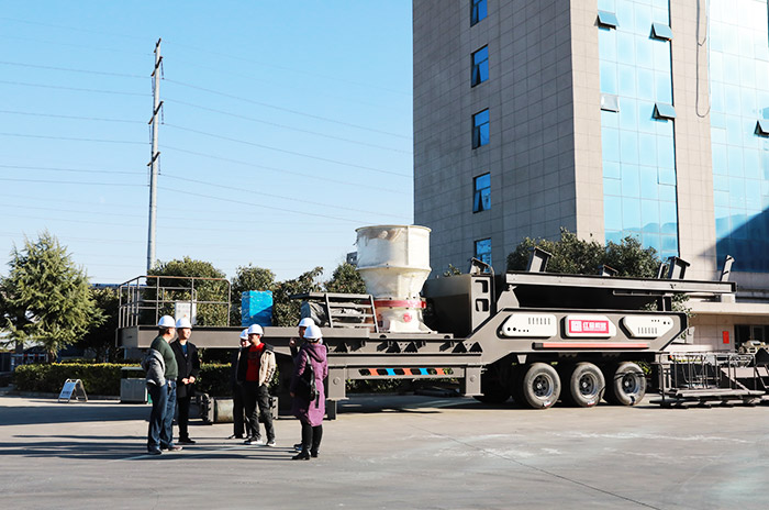 客戶到紅星機器廠區參觀考察設備 客戶到紅星機器廠區參觀考察設備