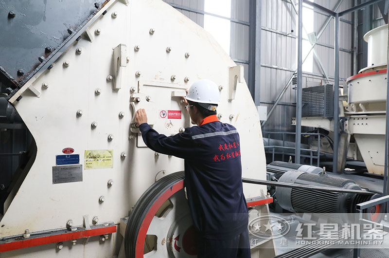 紅星工程師到現場安裝設備 紅星工程師到現場安裝設備