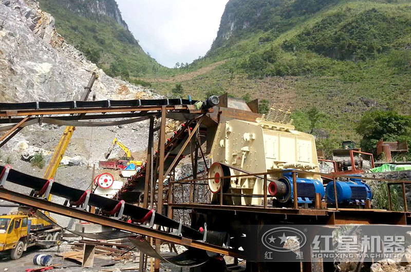 紅星用戶購買的反擊式碎石機—生產現場
