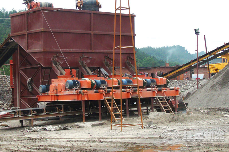 對輥式破碎機生產現場