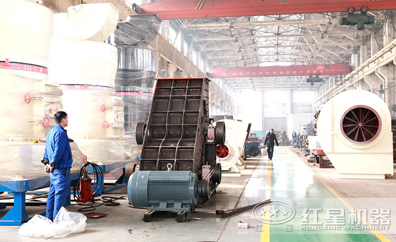 雙級粉碎機生產車間