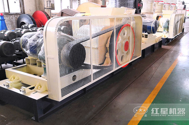 對(duì)輥式制砂機(jī)發(fā)貨 對(duì)輥式制砂機(jī)發(fā)貨