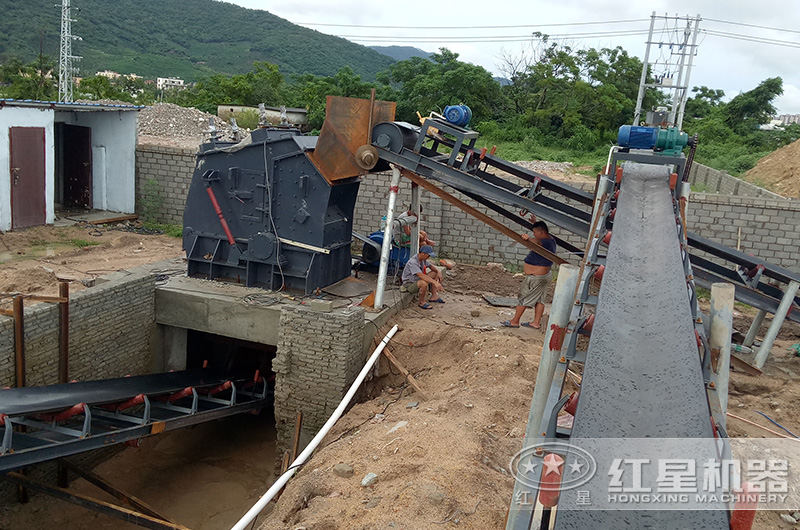 反擊式破碎機(jī)生產(chǎn)現(xiàn)場(chǎng)