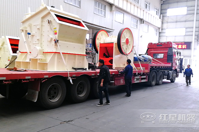 全套破碎設備發(fā)貨現(xiàn)場 全套破碎設備發(fā)貨現(xiàn)場