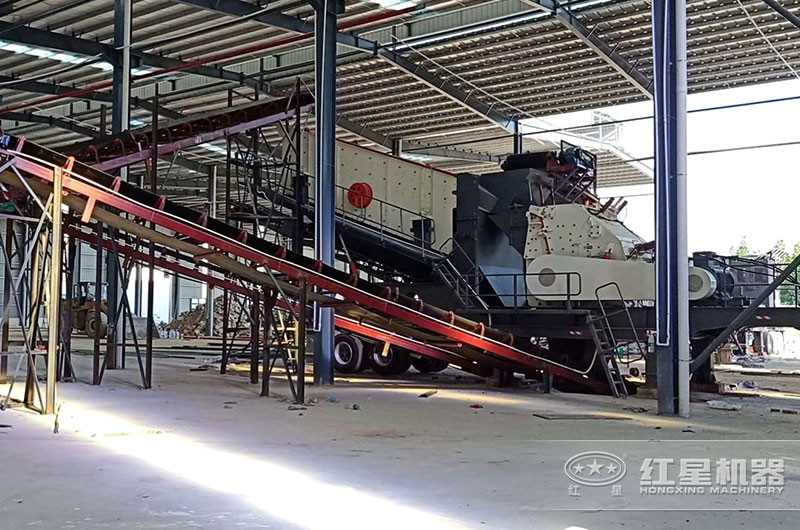 移動式石頭破碎設備現場 移動式石頭破碎設備現場