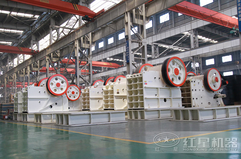 各類型的顎式破碎設(shè)備生產(chǎn)車間 各類型的顎式破碎設(shè)備生產(chǎn)車間