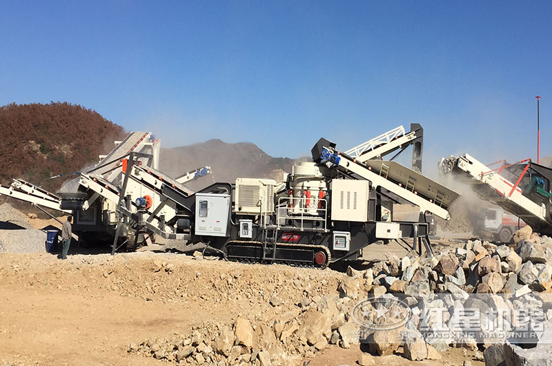 油電兩用的移動花崗巖破碎機作業現場 油電兩用的移動花崗巖破碎機作業現場